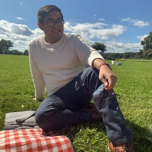 Men’s Banana Republic supima cotton cableknit sweater